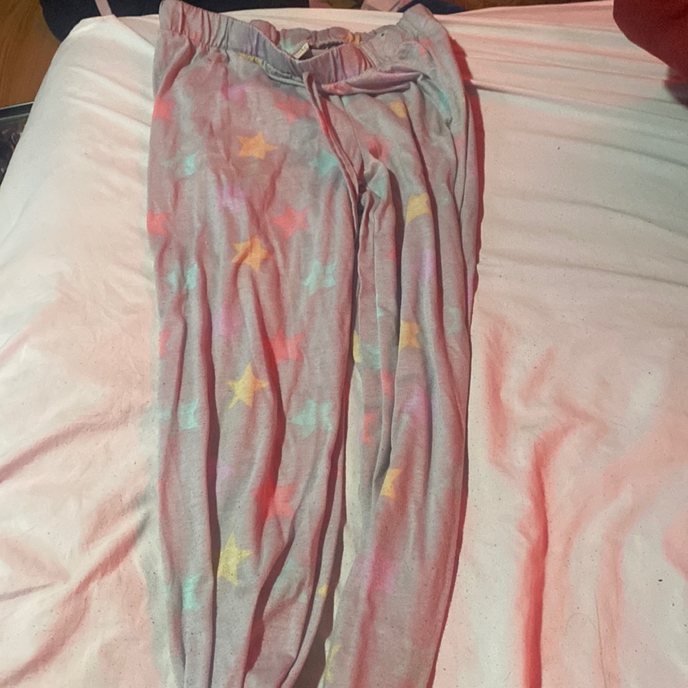 These are light sleepwear pants in size M. Theyre from bobbie brooks.